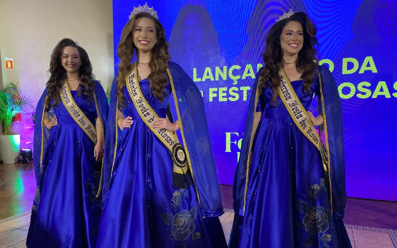 Corte da Festa das Rosas 2025 é formada pela rainha Luiza Rafaela Braatz e pelas princesas Beatriz de Castro e Catieli Duarte Viana | abc+