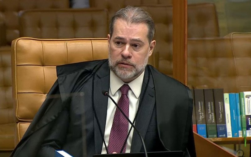 PEC da Blindagem: Dias Toffoli dá dez dias para Câmara se manifestar | abc+