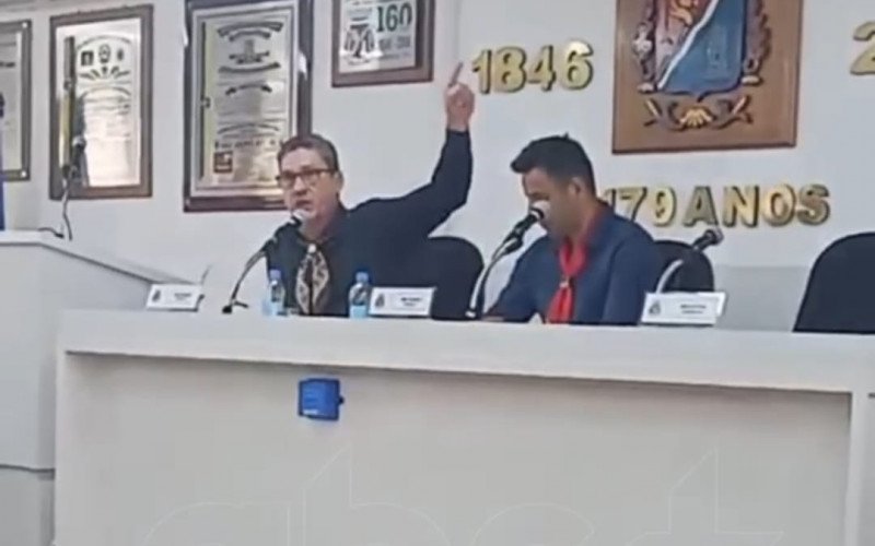 Votação da CEI do barco-escola resulta em bate boca na Câmara de Vereadores