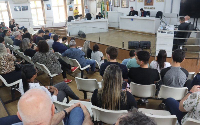 Votação do relatório preliminar da CEI do barco-escola na Câmara de Vereadores de São Leopoldo