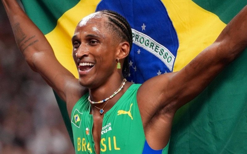 Piu ficou com a medalha de prata nos 400m com barreiras do Mundial de Tóquio | abc+