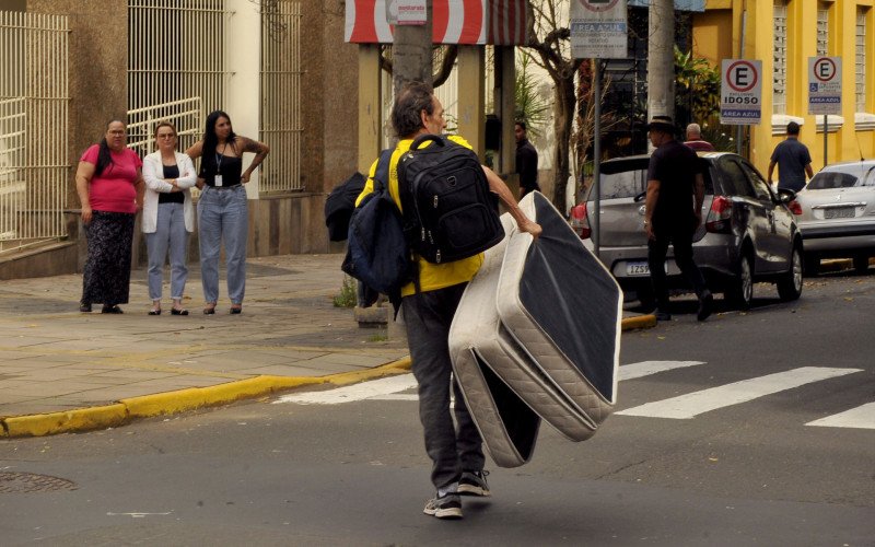 Ação gerou um princípio de confusão, sendo necessário o apoio da Guarda Municipal e da Brigada Militar | abc+
