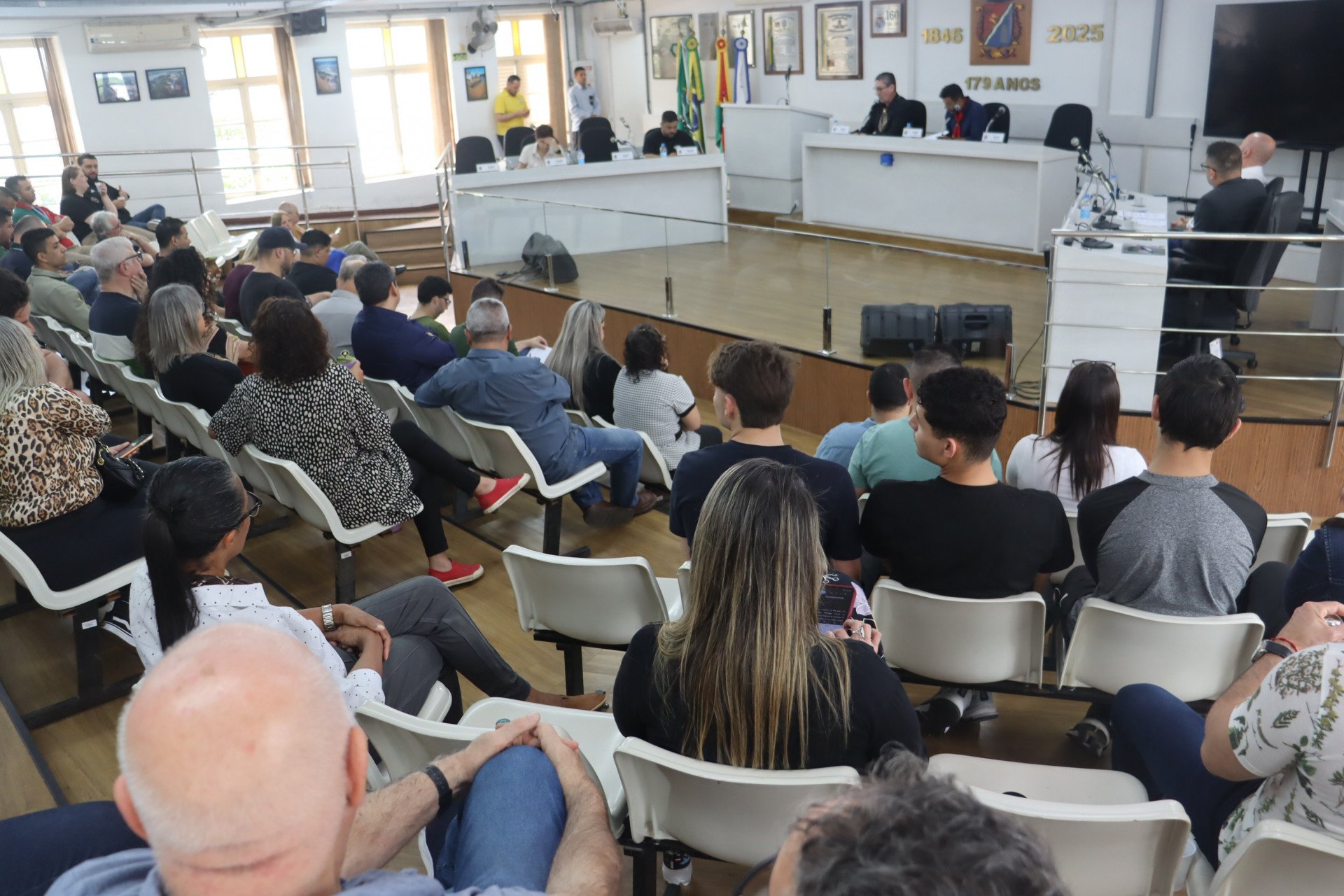 Votação do relatório preliminar da CEI do barco-escola Peixe Dourado é finalizada; confira o resultado