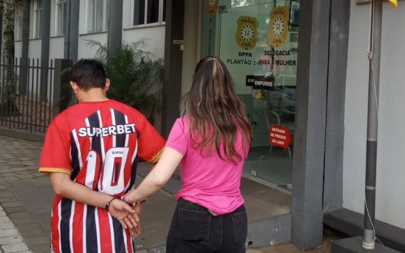 Homem que esfaqueou a ex-companheira se esconde na casa da mãe em Novo Hamburgo