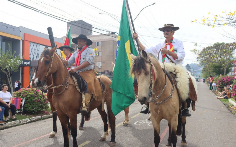 Desfile Farroupilha em Estância Velha