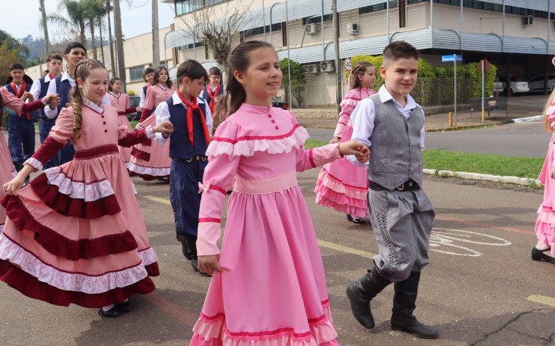 Desfile Farroupilha em Estância Velha