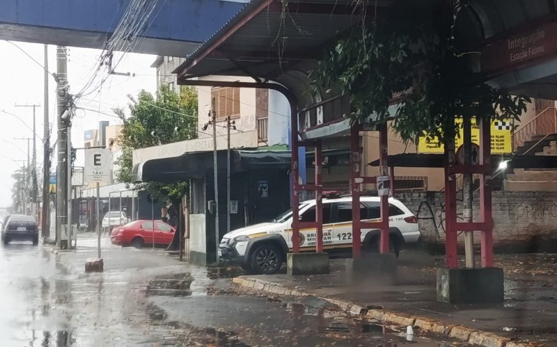 Brigada Militar pode ser visto dentro e fora das estações da Trensurb neste domingo (21) | abc+