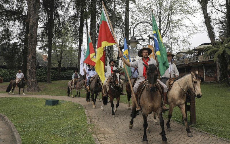 Desfile Farroupilha em homenagem ao Dia do Gaúcho, em Gramado