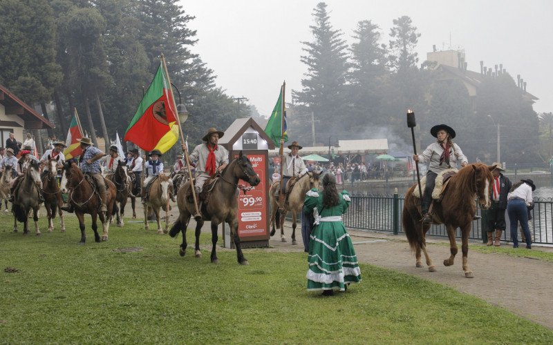 Desfile Farroupilha em homenagem ao Dia do Gaúcho, em Gramado