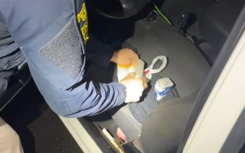 Casal de Novo Hamburgo é flagrado transportando cocaína e crack na BR-290