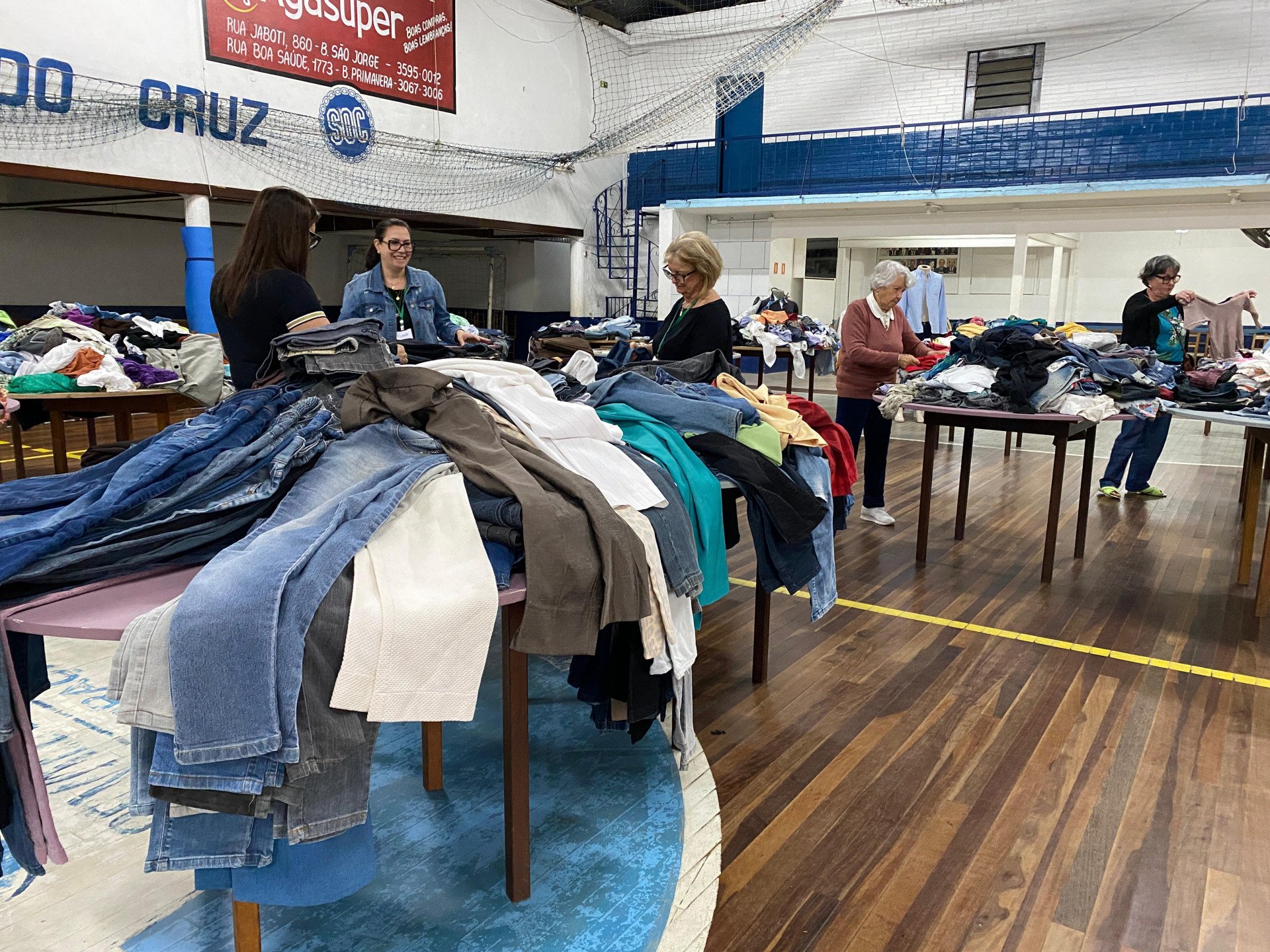 Brechó une sustentabilidade e solidariedade em prol dos moradores de bairro de Novo Hamburgo