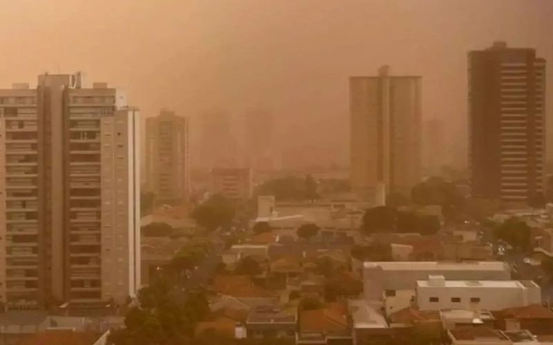 Nuvem de poeira tomou conta de São Paulo durante avanço de frente fria | abc+