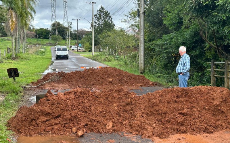 Ponte que corre risco de cair é interditada em Novo Hamburgo

