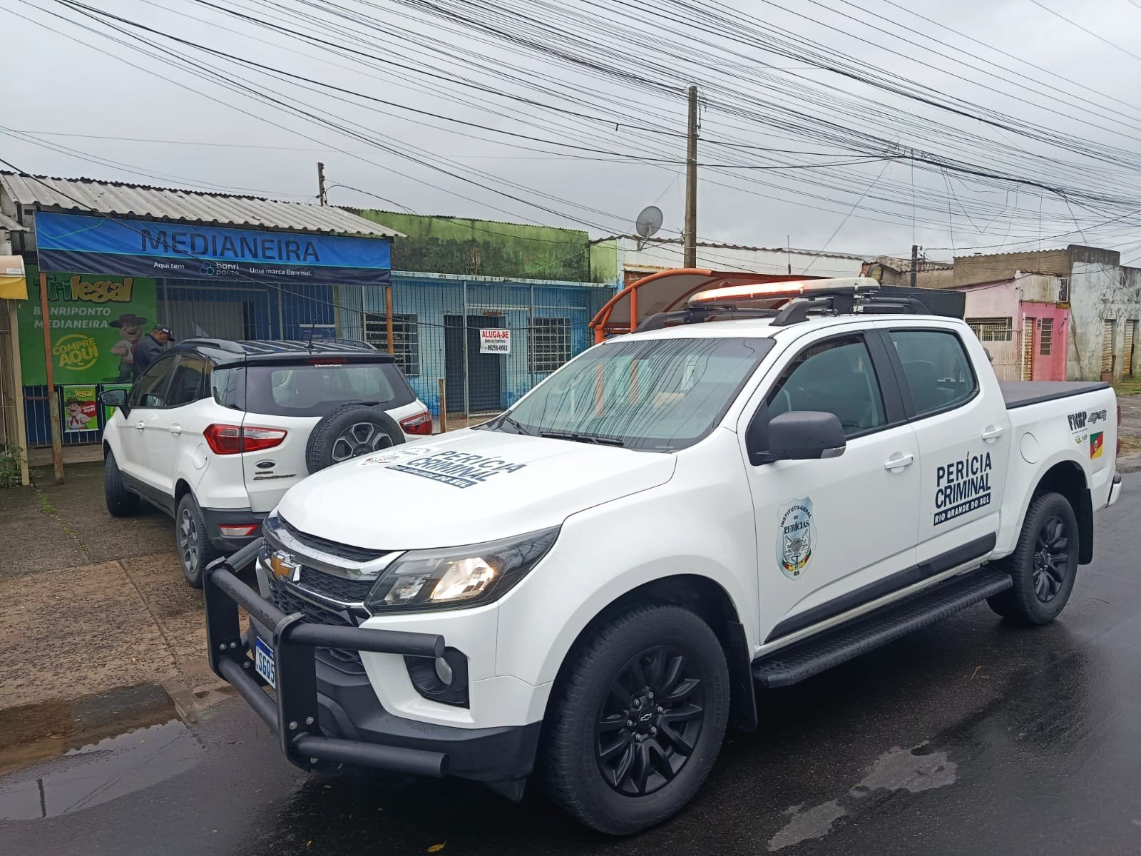 "Coisa de gangue do tatu": Criminosos arrebentam parede, invadem e saqueiam lotérica em Canoas