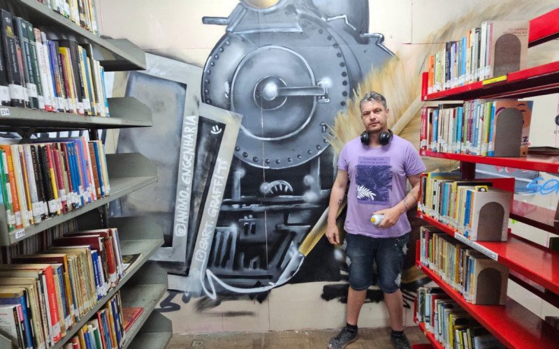 Reforma da Biblioteca Municipal ganhou painel artístico em grafite, produzido pelo artista Bart