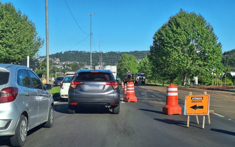 RS-239: Obras provocam estreitamento de pista e congestionamento quilométrico   | abc+