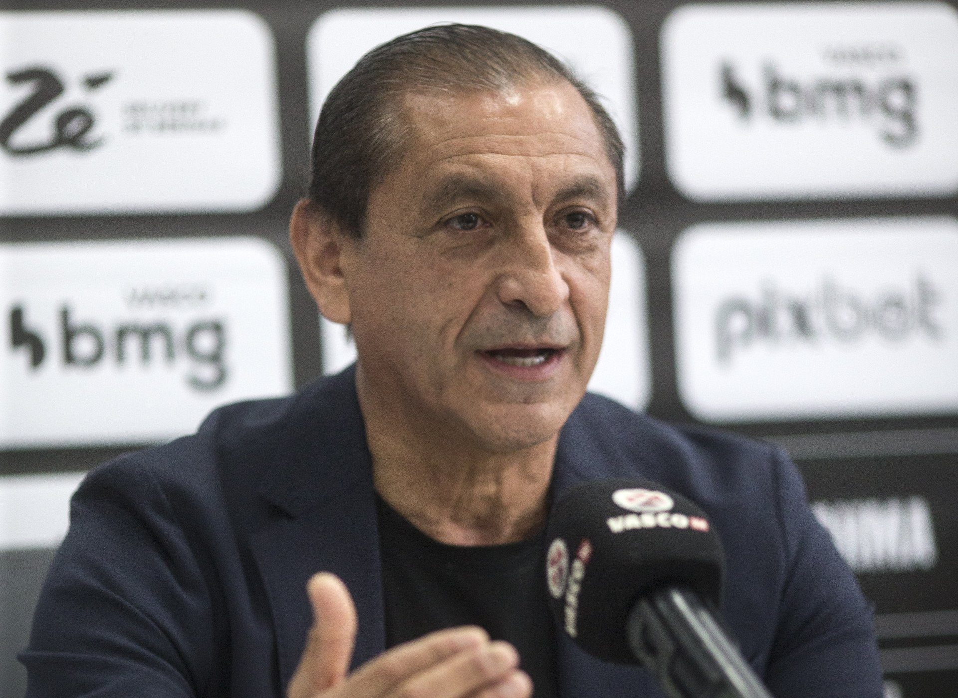 Ramón Díaz ganha força para assumir o comando técnico do Inter