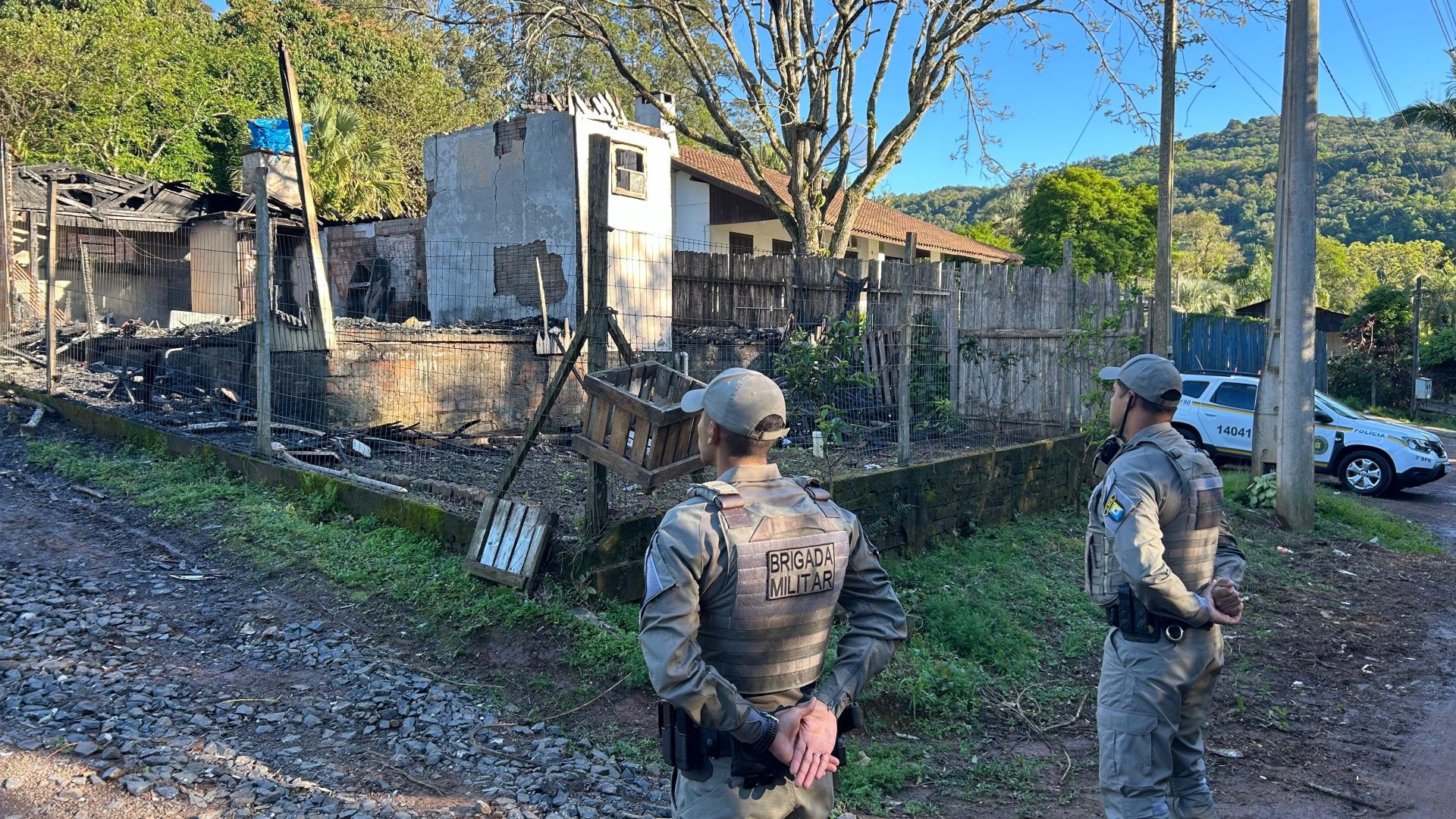 Incêndio destrói casa de madeira em Novo Hamburgo