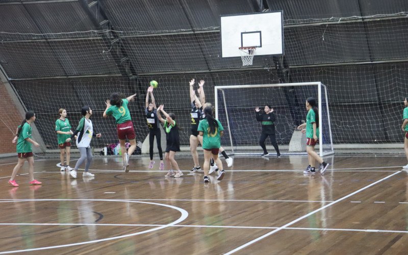 Jogos de handebol da categoria Mirim do JEM foram disputadas nesta quarta-feira