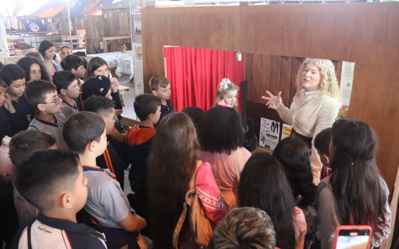Alunos da Escola Afonso Guerreiro Lima, de Sapucaia do Sul, no Piquete Silveira e Amigos