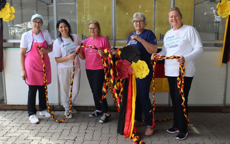 Integrantes da Liga Feminina de Combate ao Câncer: Claudia, Sueli e Carmen; voluntárias do Hospital São José: Josiane e Glaci | abc+