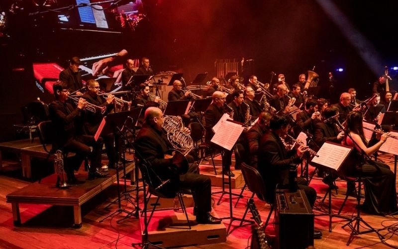 Orquestra de Sopros de Novo Hamburgo realiza concerto inédito com releituras de clássicos dos Beatles no Teatro Feevale
