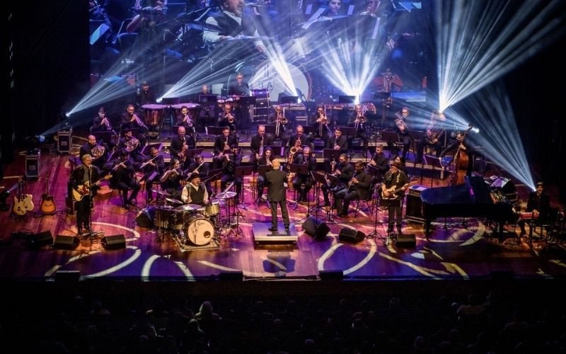 Orquestra de Sopros de Novo Hamburgo realiza concerto inédito com releituras de clássicos dos Beatles no Teatro Feevale
