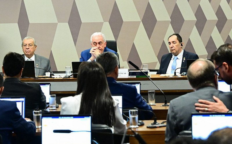 PEC da Blindagem é rejeitada pela CCJ do Senado; decisão é unânime | abc+