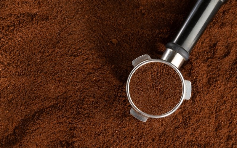 Anvisa identifica "corpo estranho" em produtos e proíbe venda de café; whey e suplementos alimentares também são suspensos