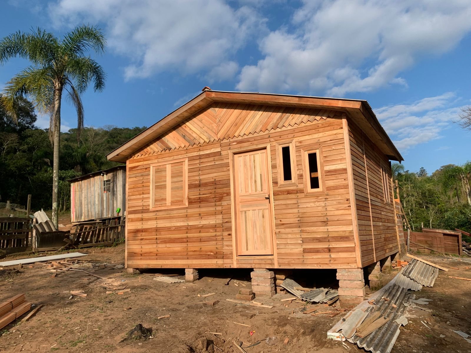 "A gente não tem a quem recorrer", diz mulher com prazo para deixar casa em área invadida; veja vídeo