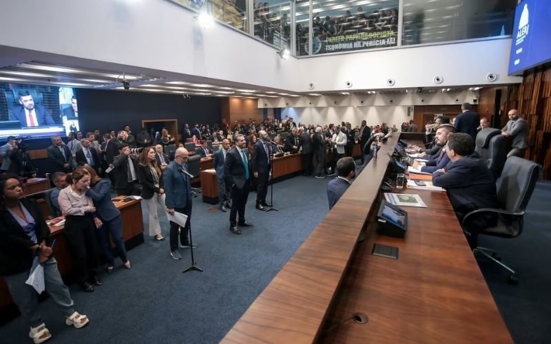 Deputados aprovam volta de prêmio para policiais que matarem em confronto no Rio de Janeiro