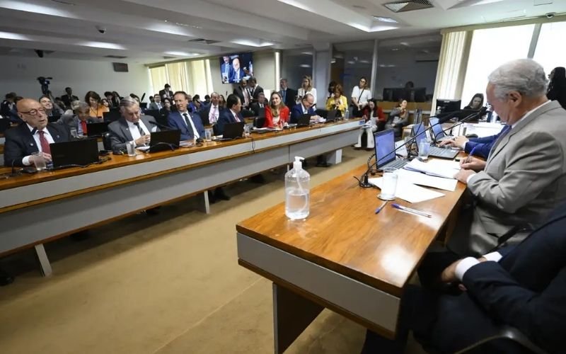 Comissão do Senado aprova isenção do IR para quem ganha até R$ 5 mil