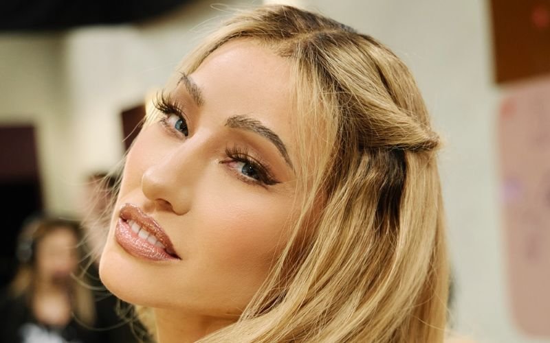 Sabrina Sato surge irreconhecível para novo programa do GNT