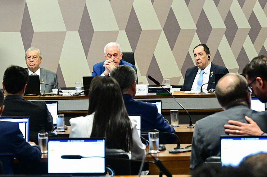 PEC da Blindagem é rejeitada pela CCJ do Senado; decisão é unânime