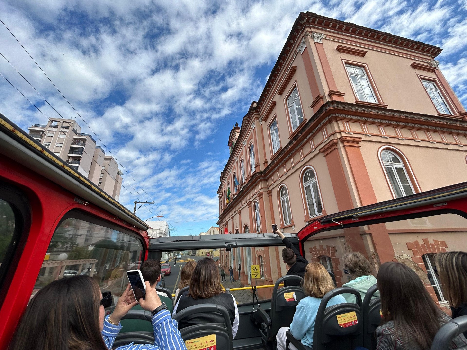 Tour de &ocirc;nibus percorre pontos hist&oacute;ricos de Taquara na Semana do Turismo