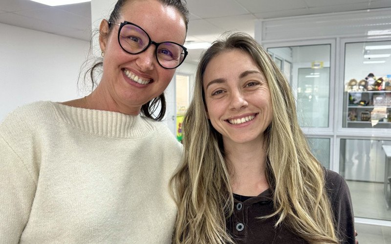 Raquel e Priscila são da equipe diretiva da escola
