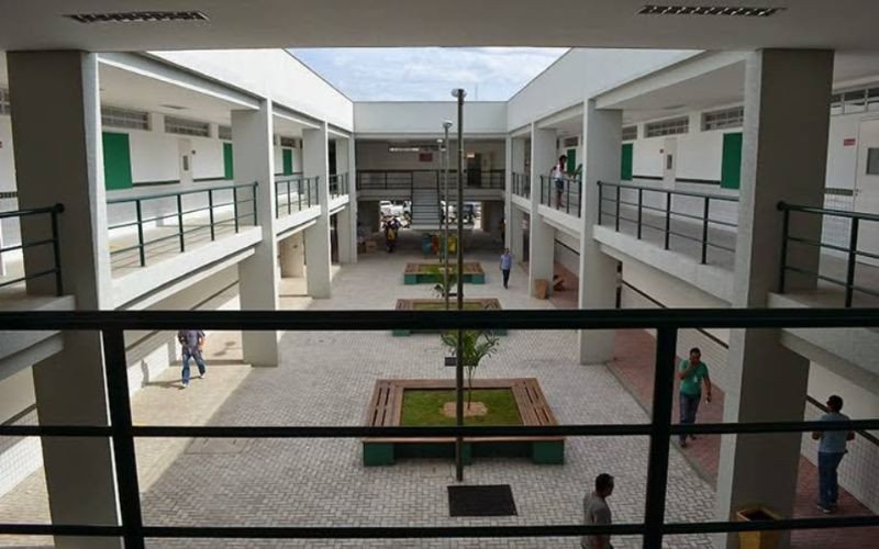 Imagens internas do pátio da Escola Estadual Luiz Felipe | abc+