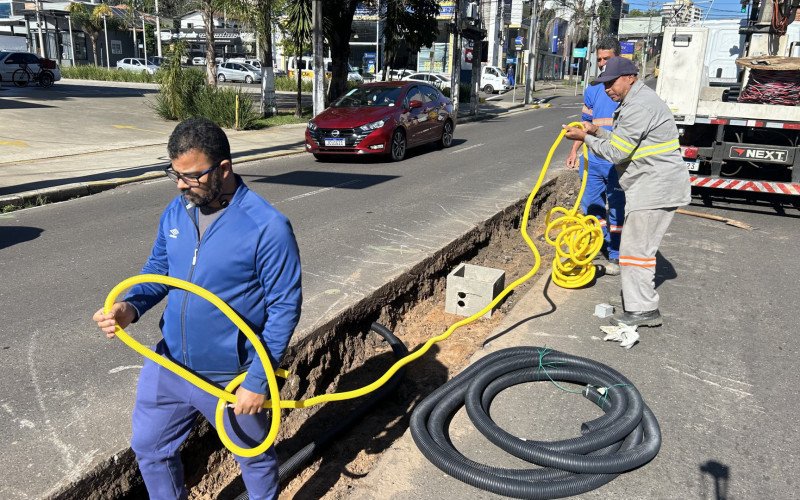 Obra da Rua José do Patrocínio é retomada e volta a causas transtornos no trânsito no acesso a Novo Hamburgo