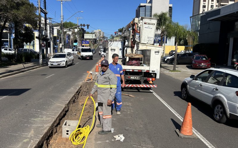 Obra da Rua José do Patrocínio é retomada e volta a causas transtornos no trânsito no acesso a Novo Hamburgo