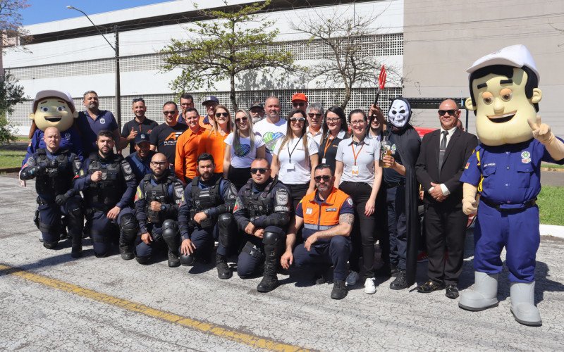 Representantes das entidades parceiras na carreata da Semana Nacional do Trânsito | abc+