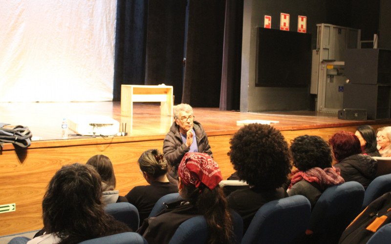 Ator Paulo Betti realiza oficina sobre interpretação no Teatro do Sesc Canoas | abc+