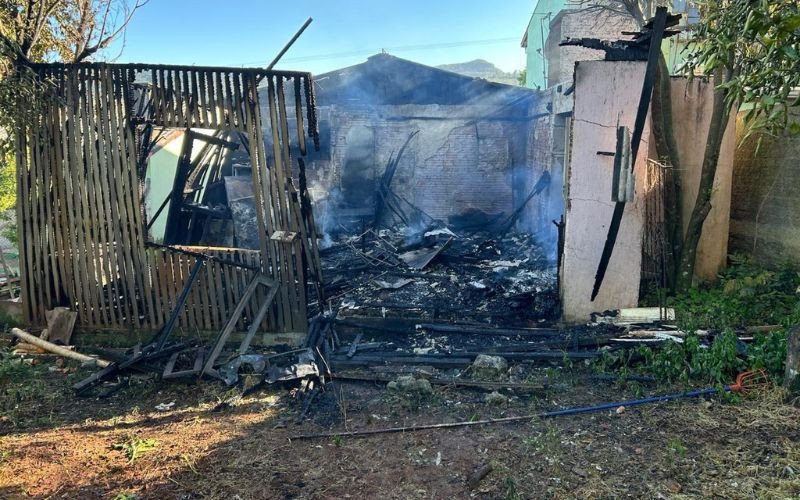 Homem morre em incêndio no Vale do Sinos | abc+