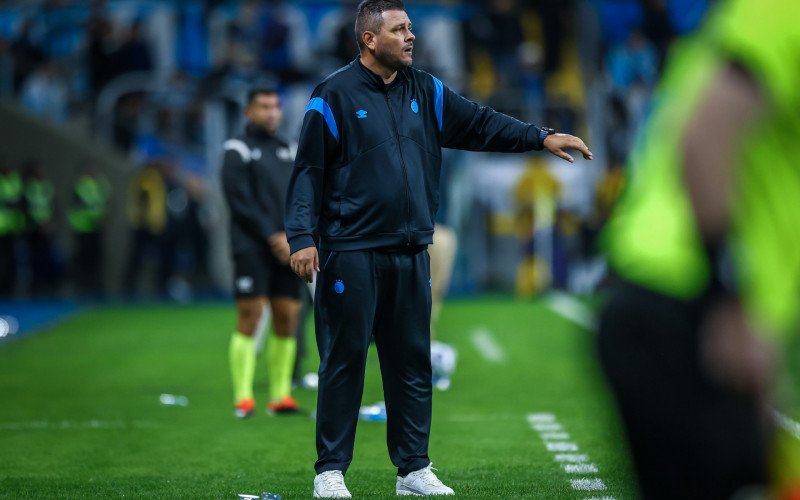 Thiago Kosloski comandou o Grêmio no empate com o Botafogo | abc+