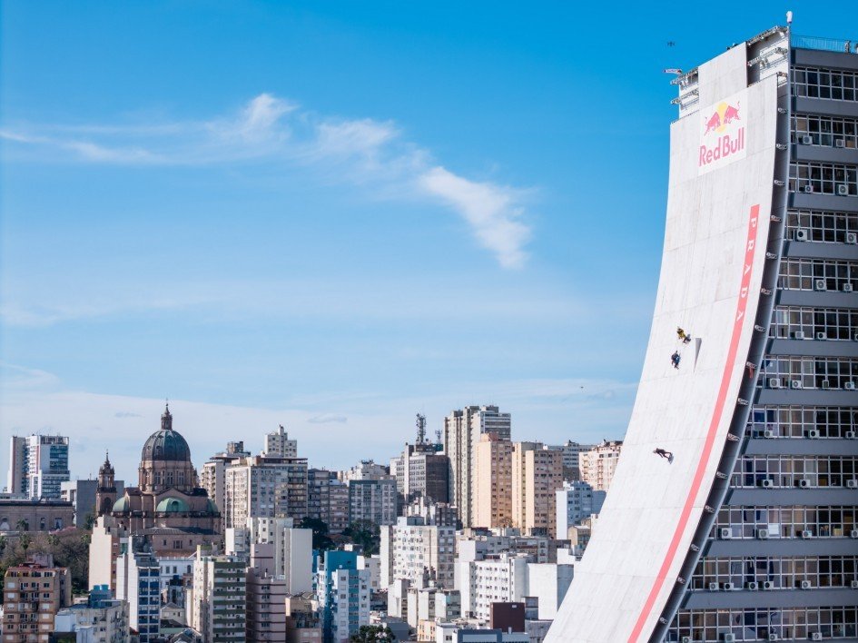 É hoje! Descida histórica de skate no Caff com Sandro Dias; confira como assistir ao vivo