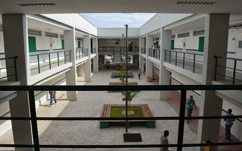 Dois estudantes baleados em escola no Cear&aacute; recebem alta