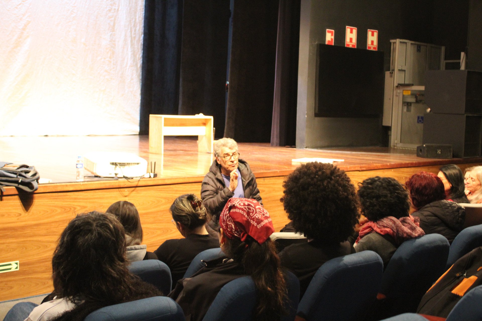 Entre hist&oacute;rias e ensinamentos, ator Paulo Betti realiza oficina sobre interpreta&ccedil;&atilde;o em Canoas
