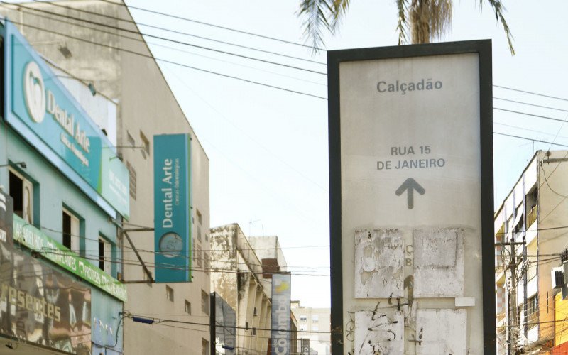  26/09/25 CALÇADÃO - BURACOS