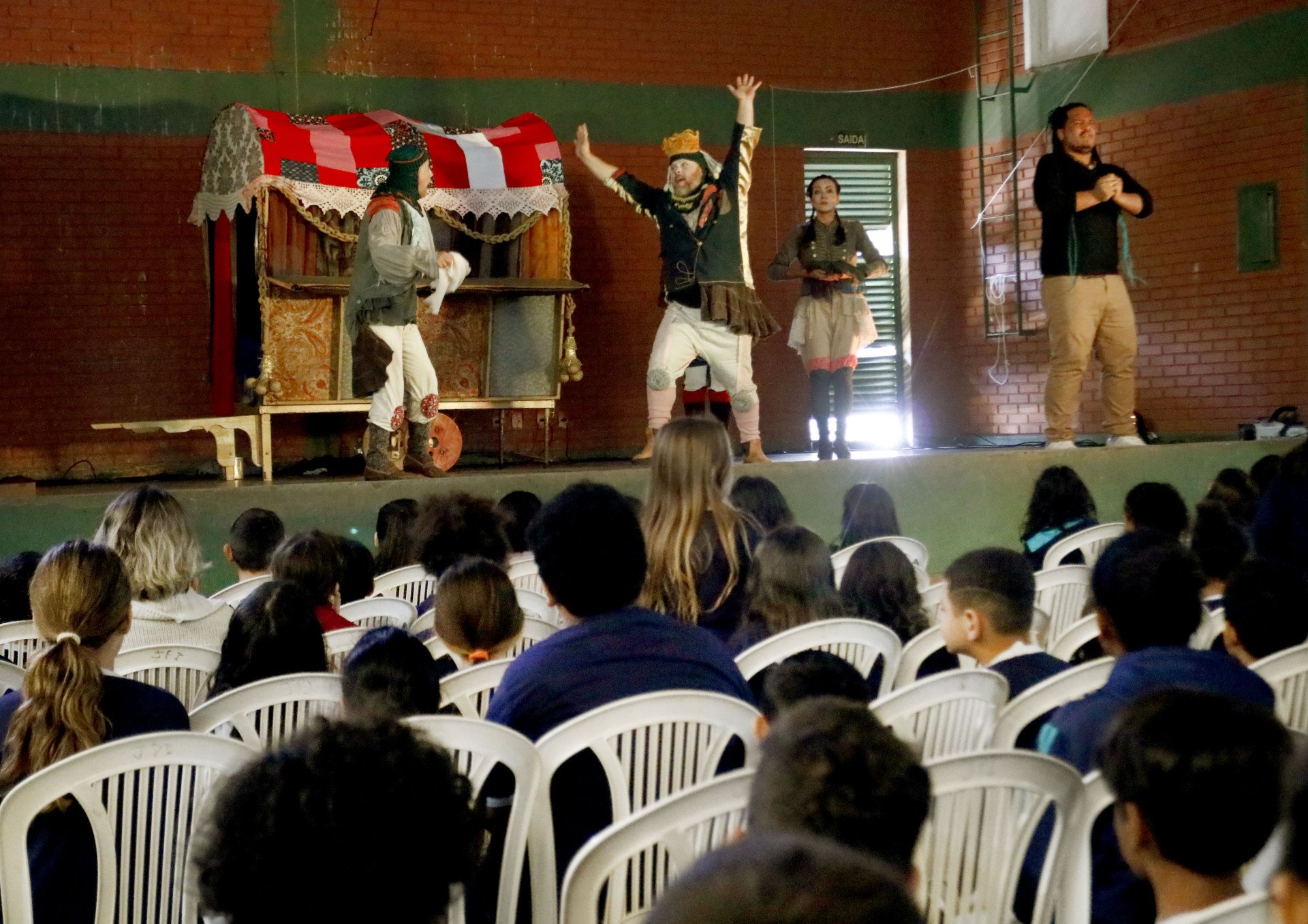 "Refletir pelo riso": peça de teatro fala de ganância e egoísmo com humor para jovens em Canoas