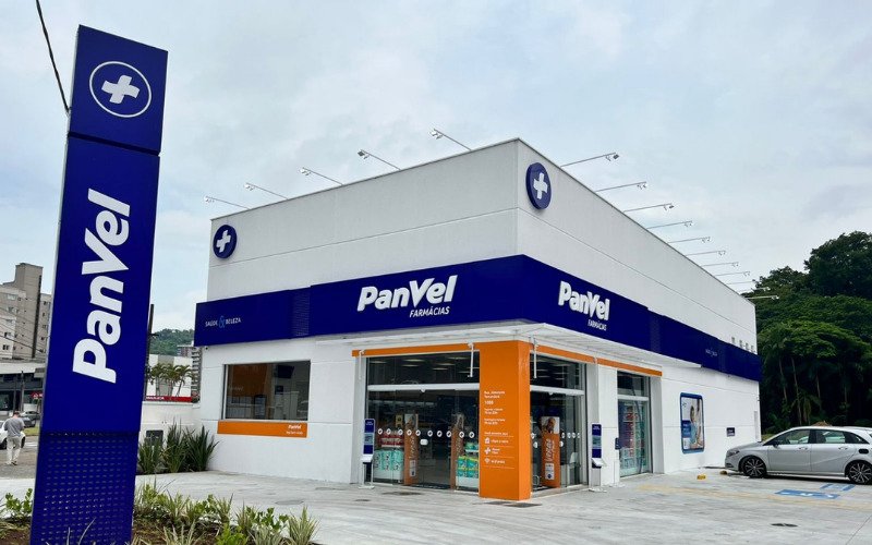 Panvel é condenada pelo TST a pagar R$ 100 mil por não oferecer assentos a funcionários