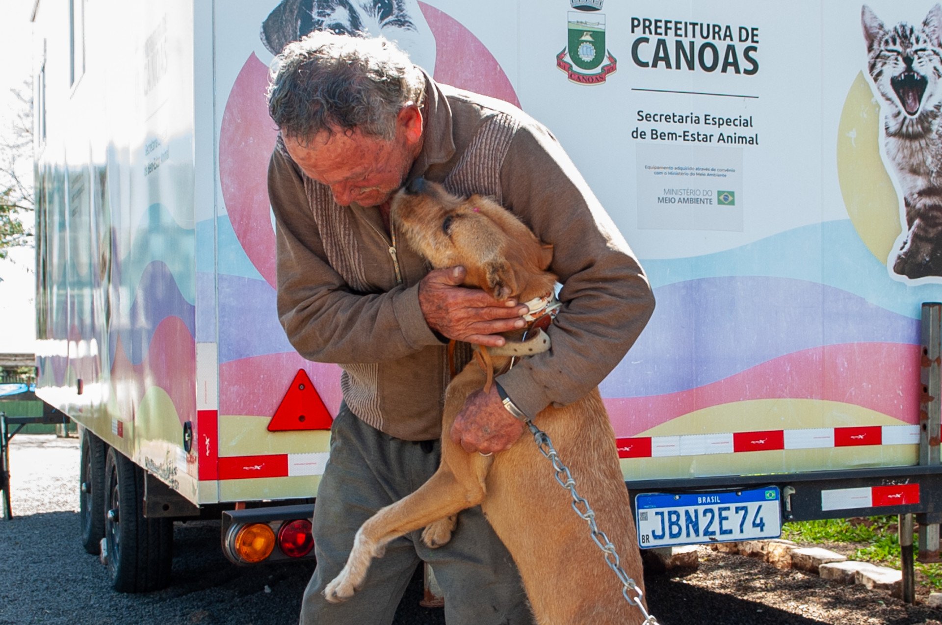 Mais um pet reencontra sua família após enchente de 2024 em Canoas